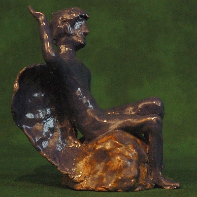 Figuren aus Ton von Fabian Williges - mahnender Engel