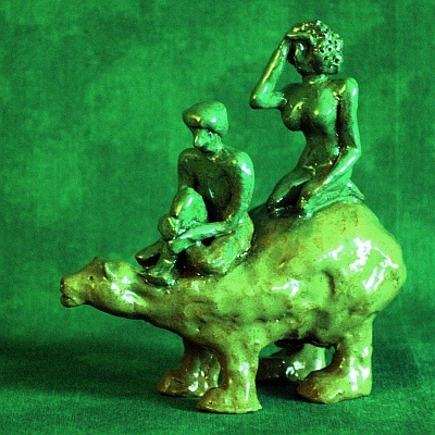 Figuren aus Ton von Fabian Williges - Mann und Frau einen Bren reitend - fr Monika Bhr und Bruno Illius