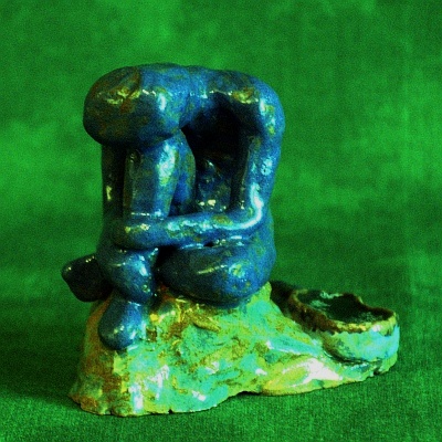 Figuren aus Ton von Fabian Williges - Junge mit Gitarre - fr Tobias Damm